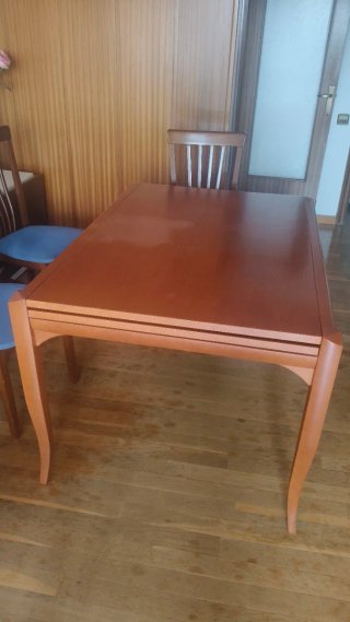 Mesa extensible, desmontada para fácil transporte