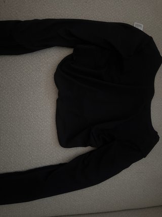 Top negro halter escote pico