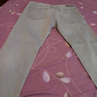 Pantalón vaquero gris claro