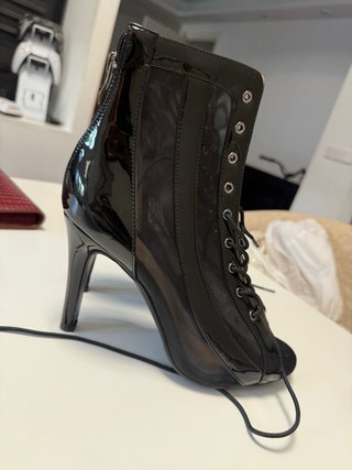 Botines de tacón negros con malla