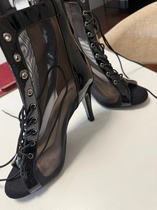 Botines de tacón negros con malla