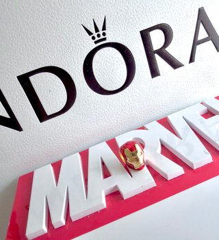 Charm Pandora Casco Iron Man Rojo y Dorado