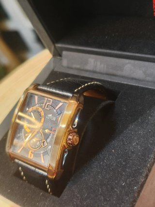 Reloj Lotus Cronógrafo Dorado y Negro