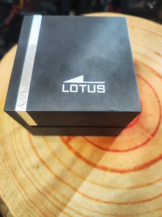 Reloj Lotus Cronógrafo Dorado y Negro