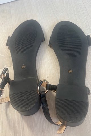 Sandalias tacón bajo negras Talla 40