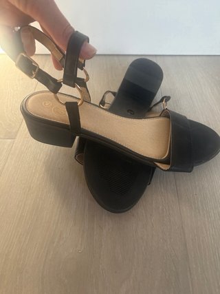 Sandalias tacón bajo negras Talla 40