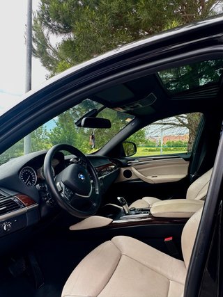 BMW X6 2011