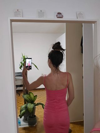 Vestitino rosa estivo aderente