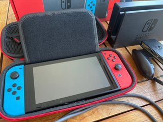 Nintendo Switch Azul y Rojo Completa