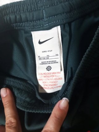 CHándal Nike verde. Talla 158-170 cm.