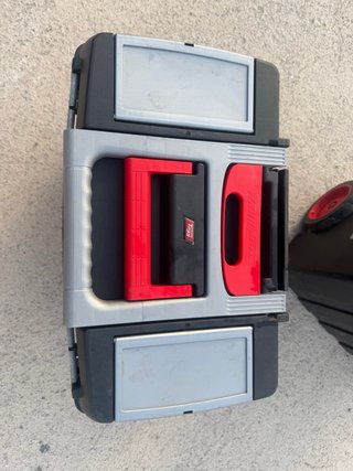 Cajón de pesca con ruedas