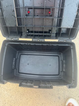 Cajón de pesca con ruedas
