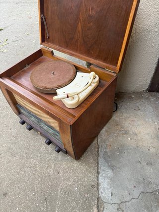 Radio Tocadiscos antiguo