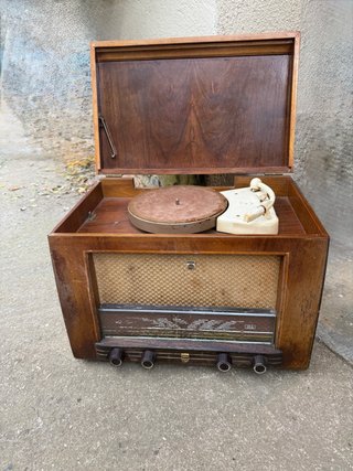 Radio Tocadiscos antiguo