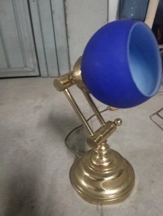 Lampada da tavolo blu e ottone