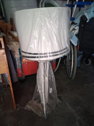 se vende lampara de pie blanca con bolsa protector
