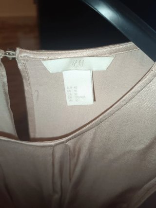 Blusa H&M satinada color champán T.40