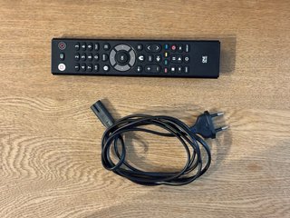 TV LED Philips 40PFL8605H/12 con peana incluida