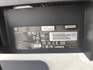 Monitor Philips Negro roto en una esquina