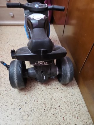 Moto Eléctrica Infantil Negra y Blanca