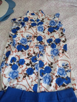 Conjunto blusa y pantalón floral azul