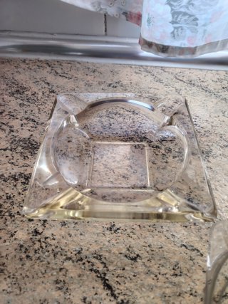 Cenicero de cristal con tapa