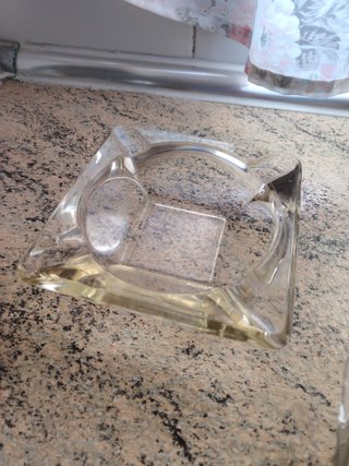 Cenicero de cristal con tapa