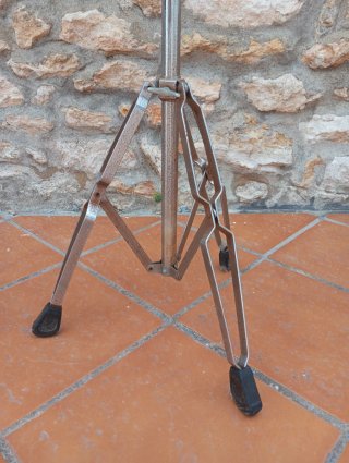 Timbales de madera con soporte