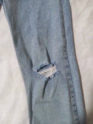 Pantalón vaquero niño desgastado