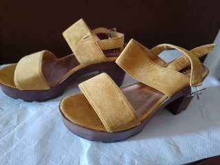 Sandalias Andarina mostaza plataforma T.38 NUEVAS