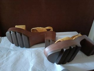 Sandalias Andarina mostaza plataforma T.38 NUEVAS