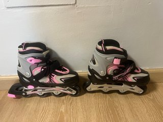 Patines en línea y bolso para transportarlos