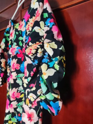 Vestido corto flores Zara