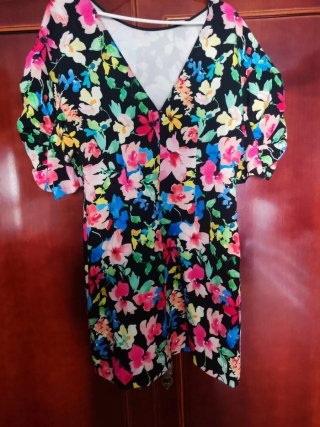 Vestido corto flores Zara