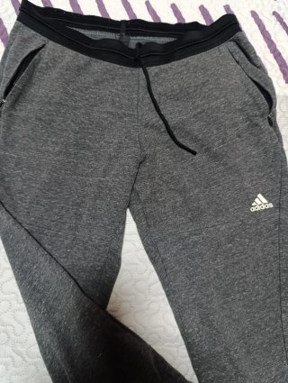 Pantalón chándal Adidas gris