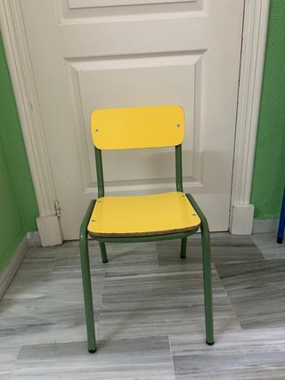 Silla infantil amarilla (13 unidades)