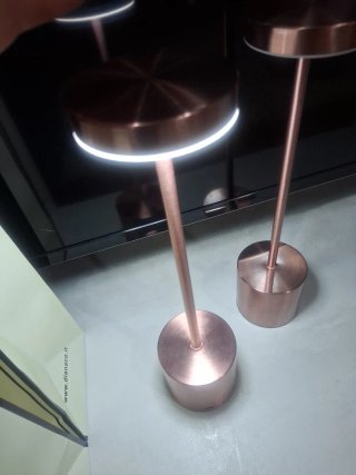 Lampade LED da tavolo color rose gold