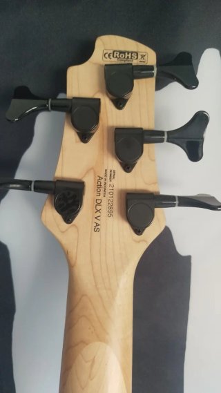 Bajo Cort Action DLX V AS 5 cuerdas