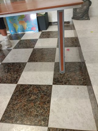 Mesa de escritorio madera y metal