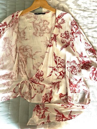 Blusa Zara Estampada Flores Roja Talla XS