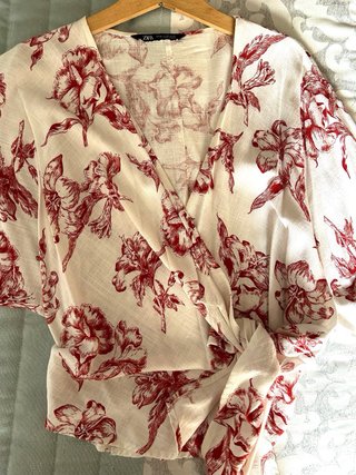 Blusa Zara Estampada Flores Roja Talla XS