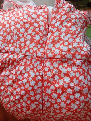 Mono naranja y blanco tirantes estampado floral