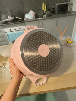 Olla rosa 28 cm con tapa de cristal