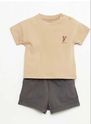 Consegna di abbigliamento per bambini