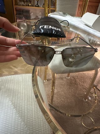 Gafas de sol Fendi doradas y plateadas