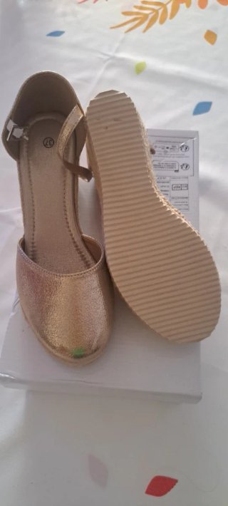Zapatos de tacón dorados talla 37