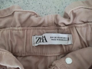Pantalón corto beige con cinturón