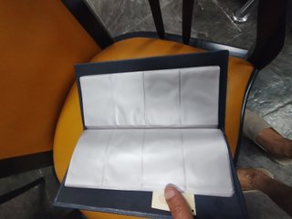 Tarjetero de piel negro