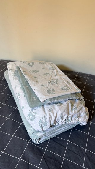 Juego de sábanas verde y blanco