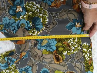 Pantalón talla M marca YERA cmo Nuevo Medidas foto